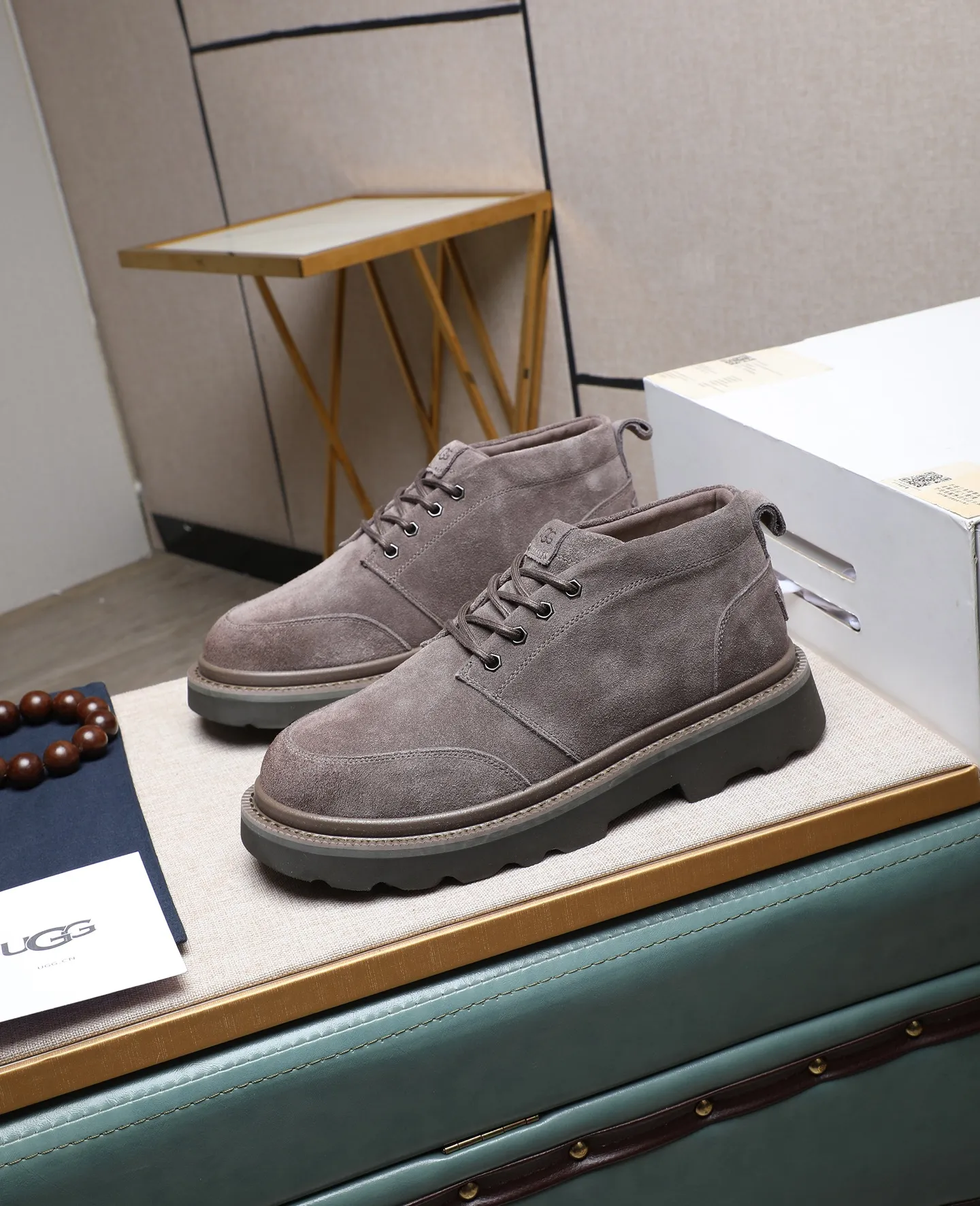 Men's shoes 💰640 (full genuine wool lining, 10% off for fake ones) Please pay attention to the quality of the original item and compare the thickness of the wool 🏮🏮 Popular UGG men's shoes from Australia's warm luxury brand, the official website is synchronized, Beckham men's style..., made of imported first-layer waxed cowhide, waxed toe cap, Australian real wool velvet lining Carefully sewn...Imported rubber Martin boots outsole (comfortable, soft, wear-resistant) The quality is really great...Exquisite workmanship, you won't be able to put it down at first sight, size 39-44 (customized in 45)